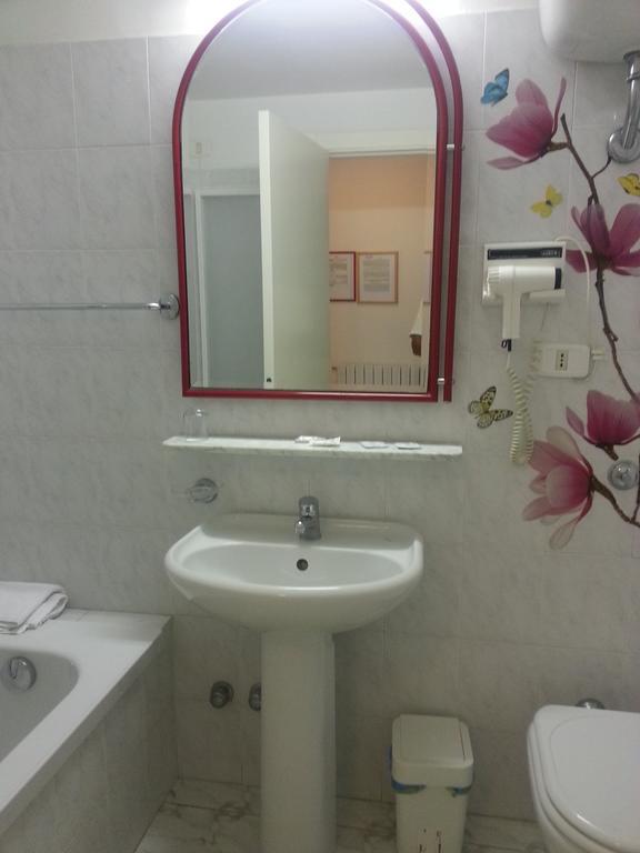 Camere Da Aldo In Centro Sirolo Phòng bức ảnh